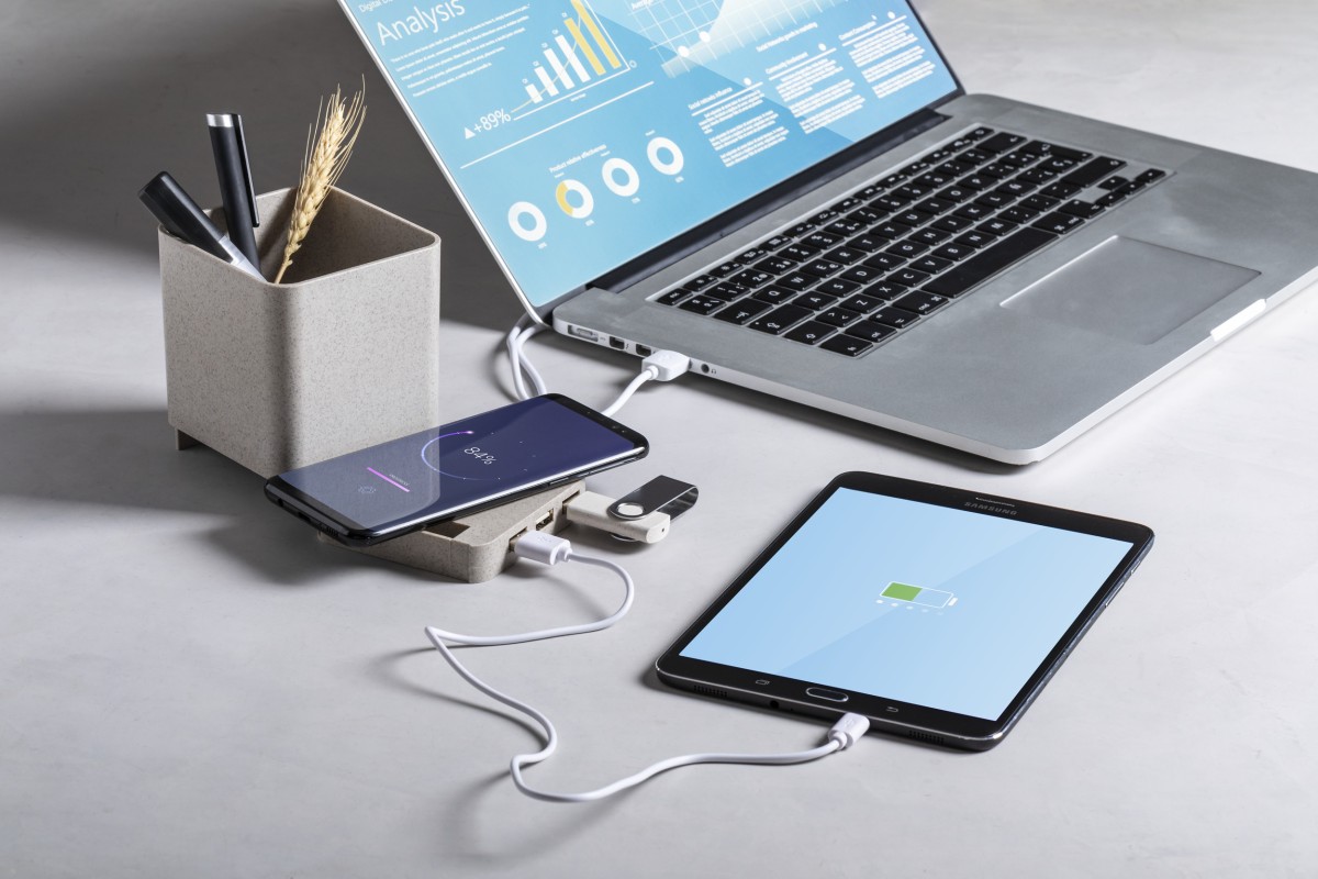 Portapenne Multifunzione  AMPDESK Portacellulare Caricabatterie Wireless Personalizzato